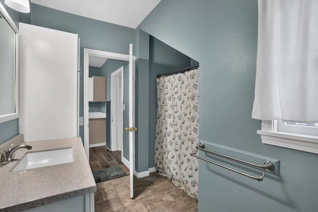 125 E Lincoln Grand Ledge City MI 48837