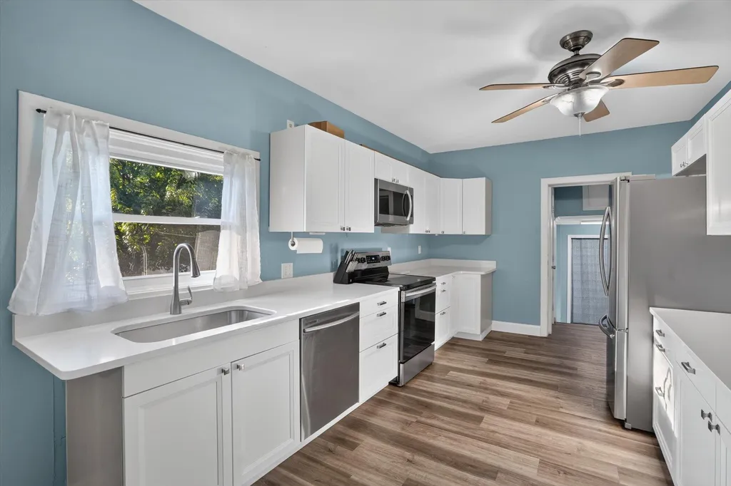 125 E Lincoln Grand Ledge City MI 48837