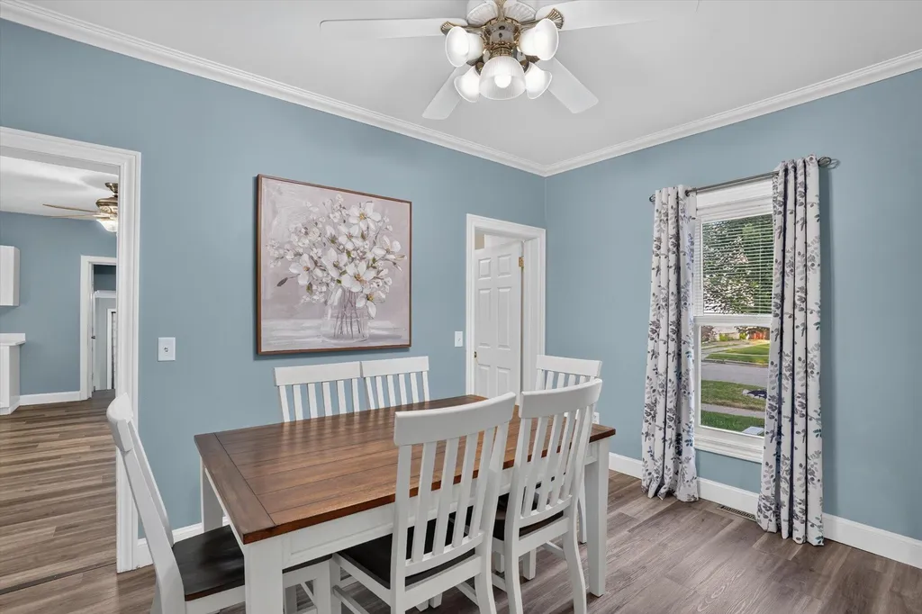 125 E Lincoln Grand Ledge City MI 48837