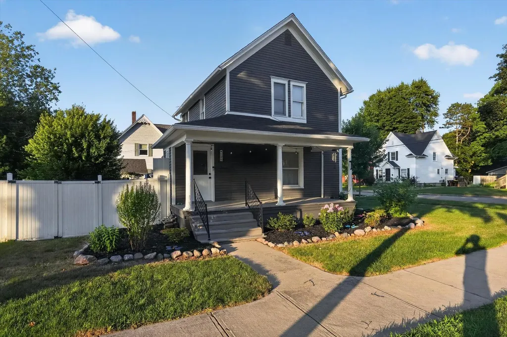 125 E Lincoln Grand Ledge City MI 48837
