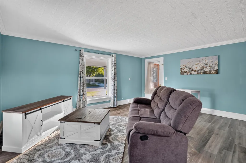 125 E Lincoln Grand Ledge City MI 48837