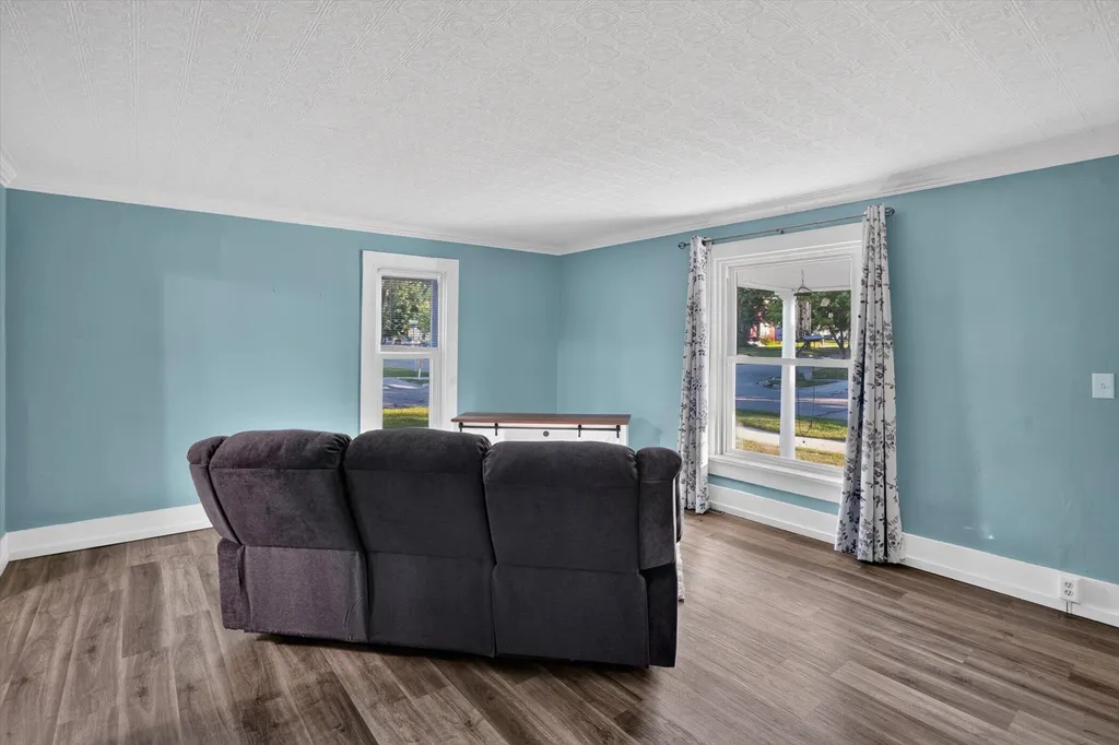 125 E Lincoln Grand Ledge City MI 48837