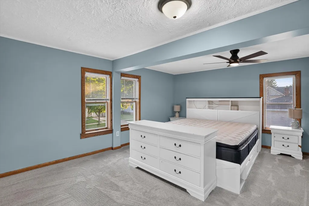125 E Lincoln Grand Ledge City MI 48837
