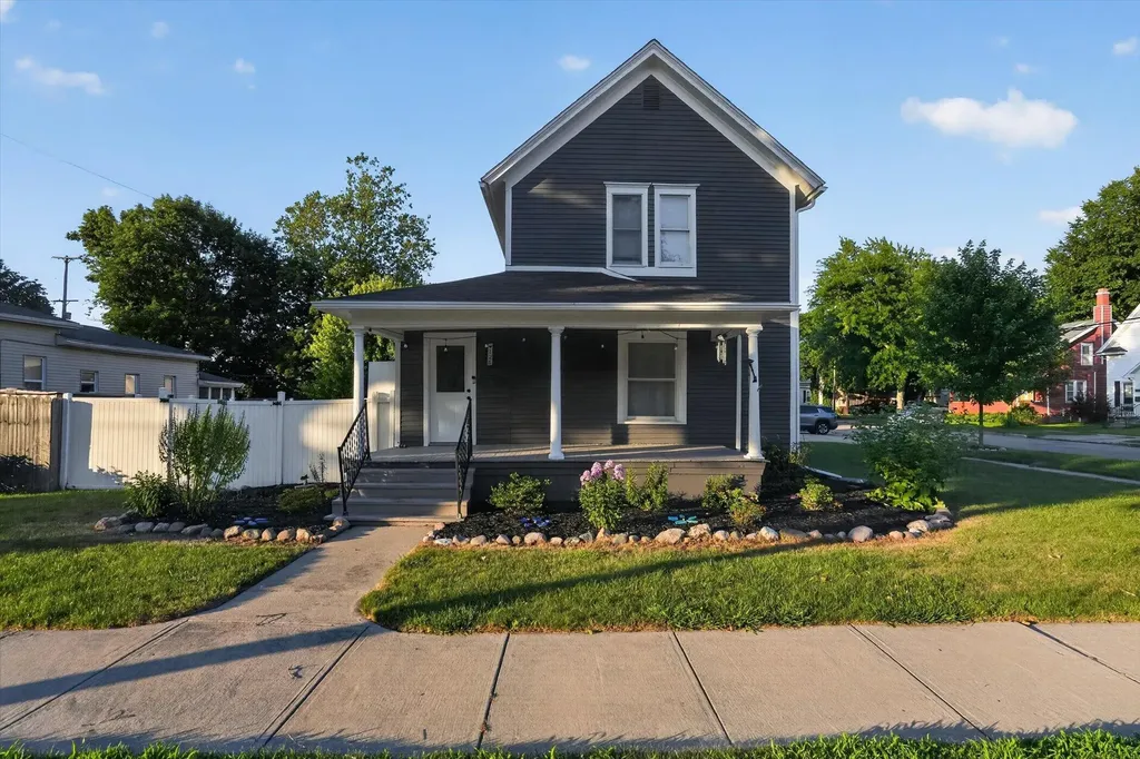 125 E Lincoln Grand Ledge City MI 48837