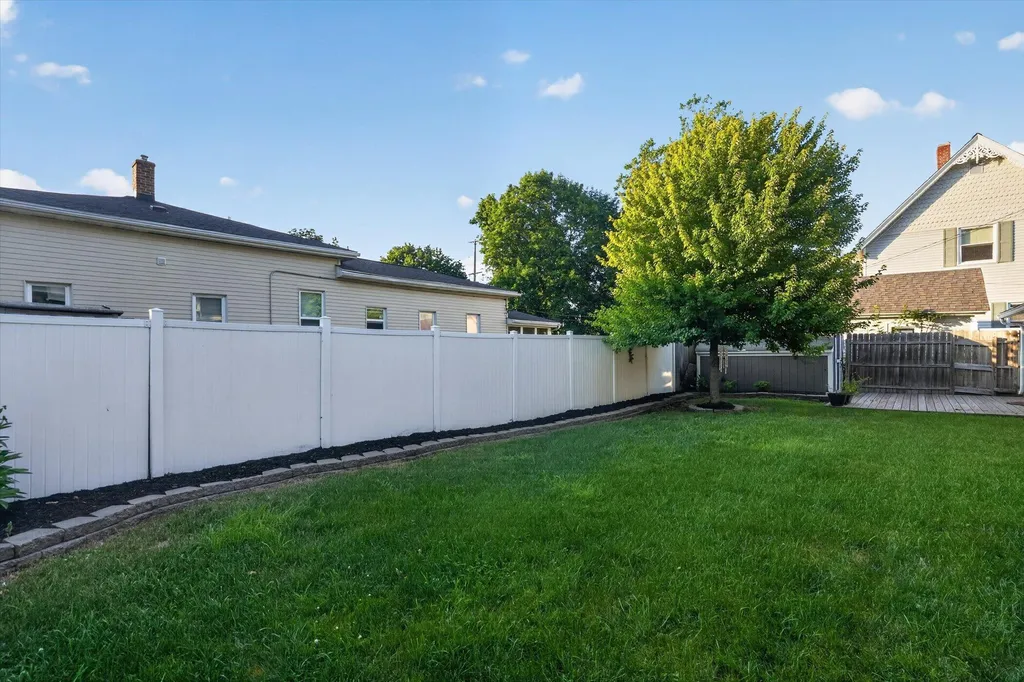 125 E Lincoln Grand Ledge City MI 48837