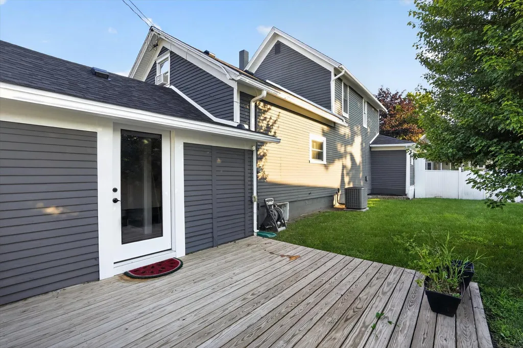 125 E Lincoln Grand Ledge City MI 48837