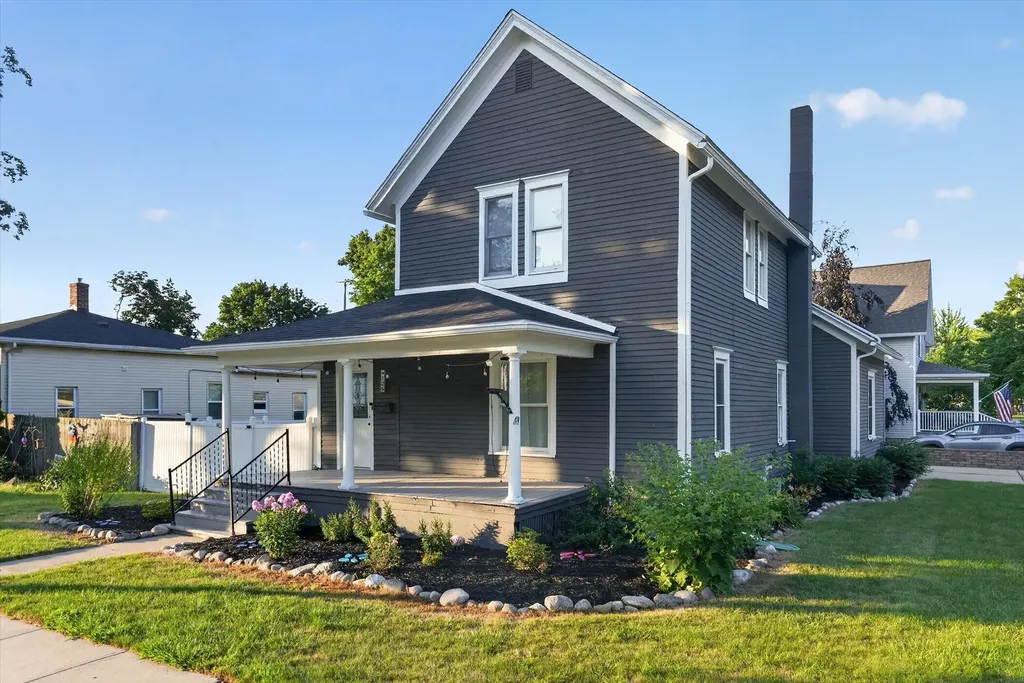 125 E Lincoln Grand Ledge City MI 48837