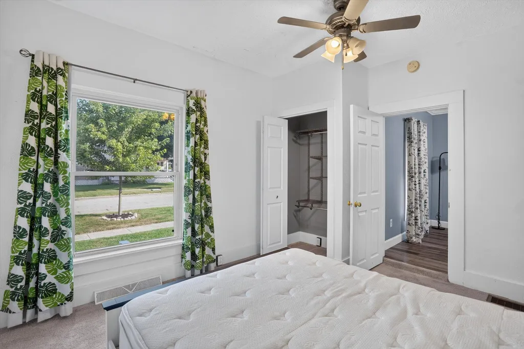 125 E Lincoln Grand Ledge City MI 48837