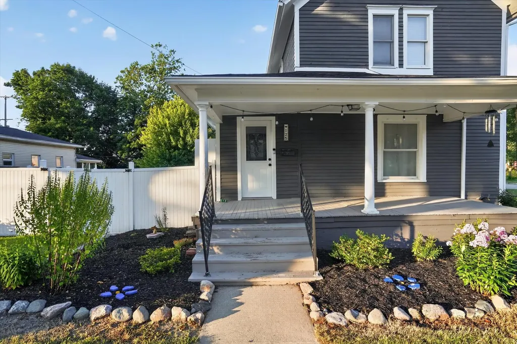 125 E Lincoln Grand Ledge City MI 48837