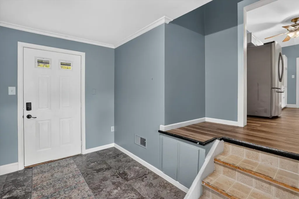 125 E Lincoln Grand Ledge City MI 48837