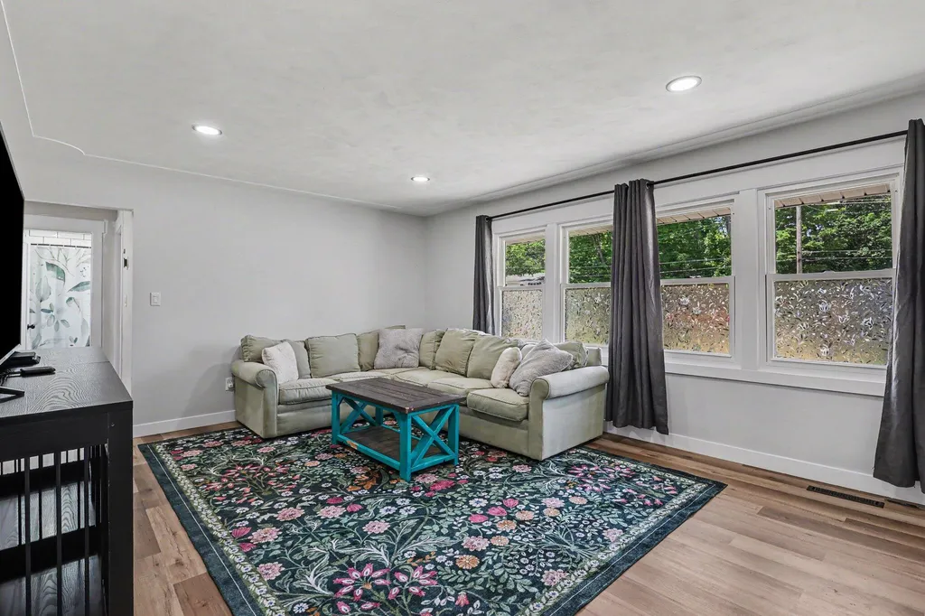 965 Victor Avenue Laketon Township MI 49445