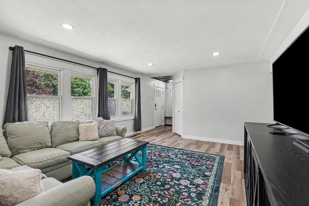 965 Victor Avenue Laketon Township MI 49445