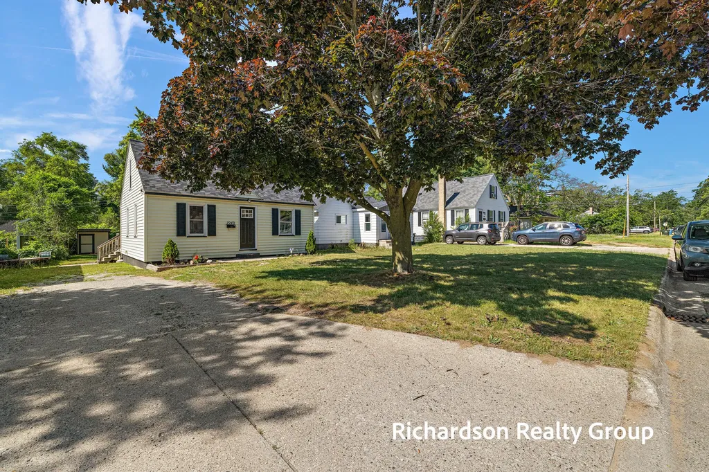 1949 Letart Avenue Muskegon City MI 49441