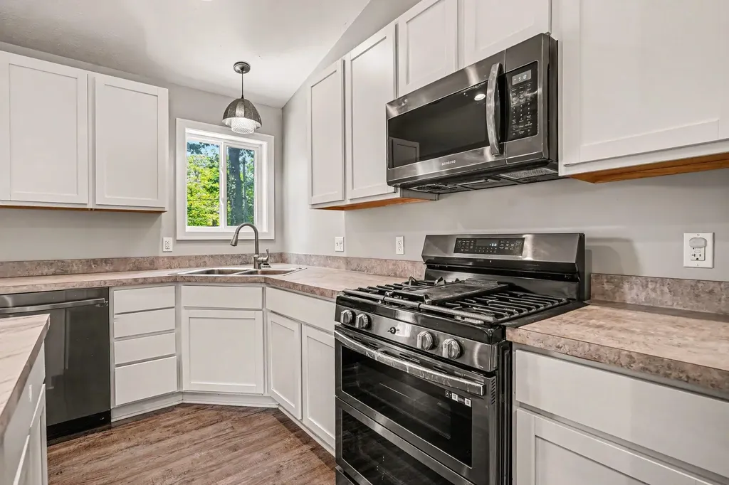 86 Dunton Avenue Holland Charter Township MI 49424