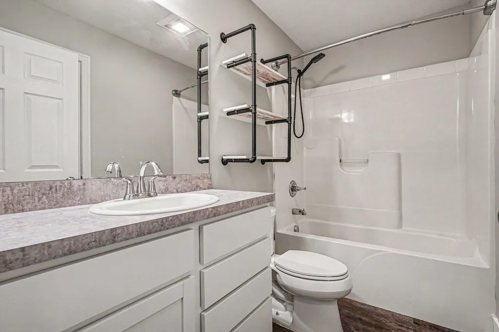 86 Dunton Avenue Holland Charter Township MI 49424