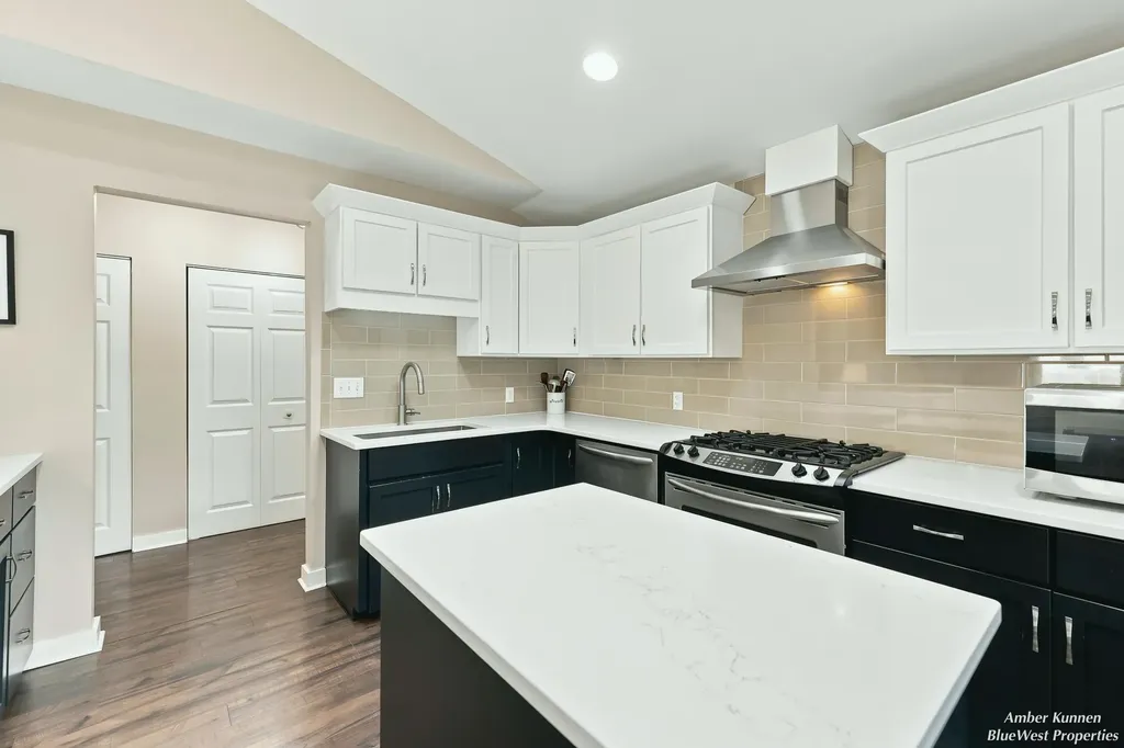 2331 Wilshire Drive SE East Grand Rapids City MI 49506