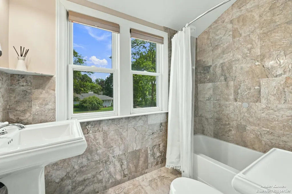 2331 Wilshire Drive SE East Grand Rapids City MI 49506