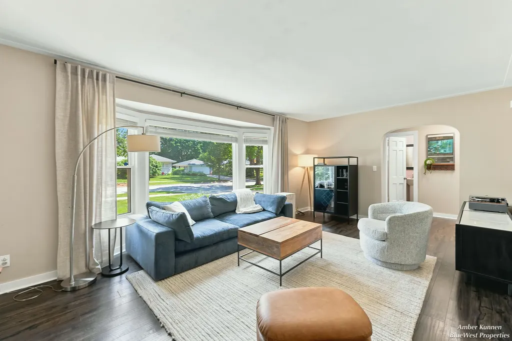 2331 Wilshire Drive SE East Grand Rapids City MI 49506