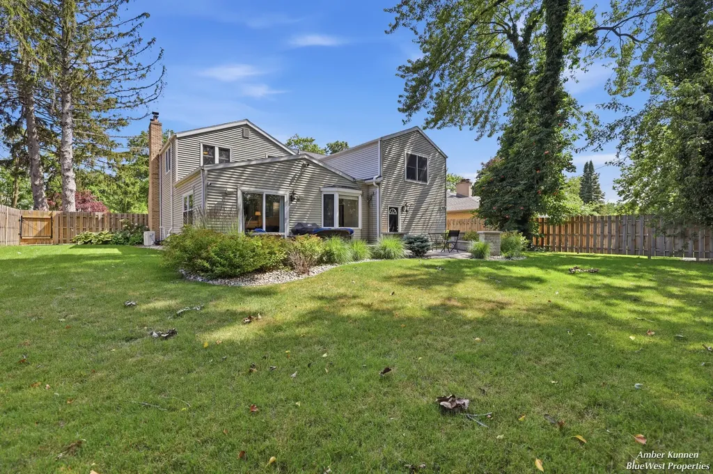 2331 Wilshire Drive SE East Grand Rapids City MI 49506