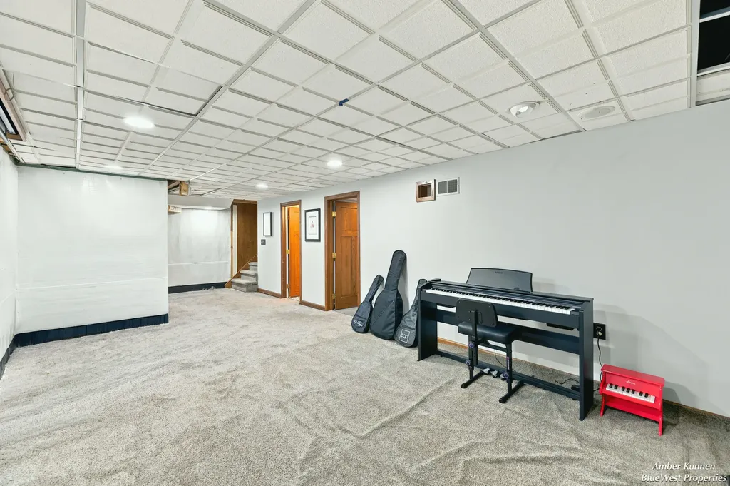 2331 Wilshire Drive SE East Grand Rapids City MI 49506