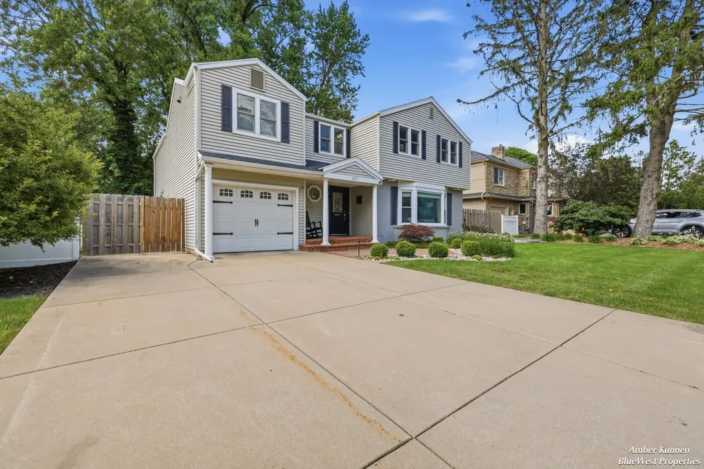 2331 Wilshire Drive SE East Grand Rapids City MI 49506