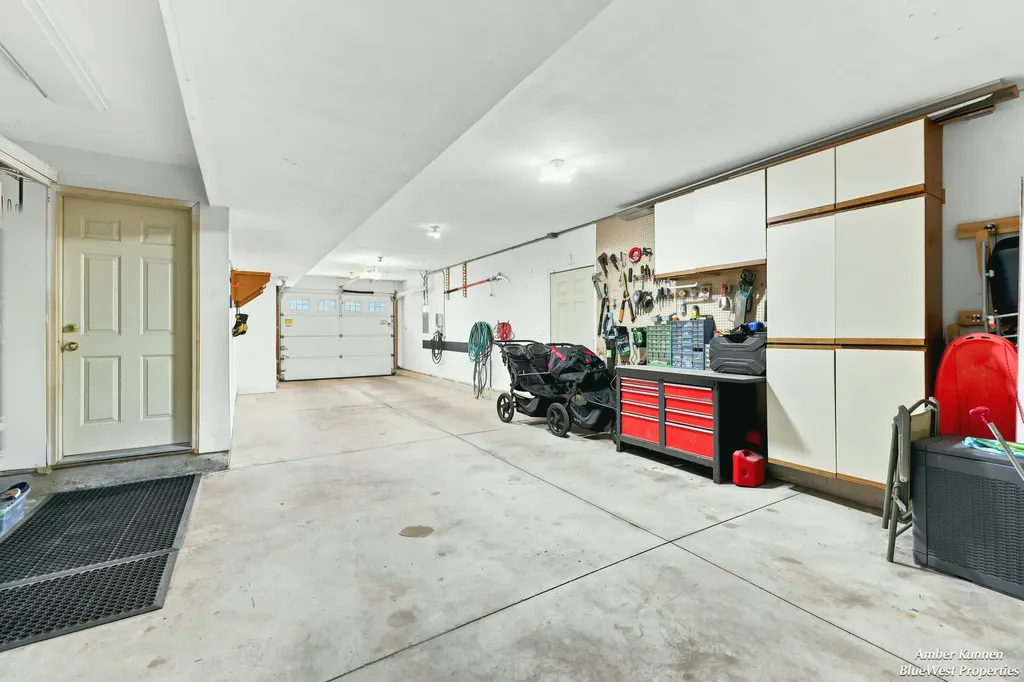2331 Wilshire Drive SE East Grand Rapids City MI 49506