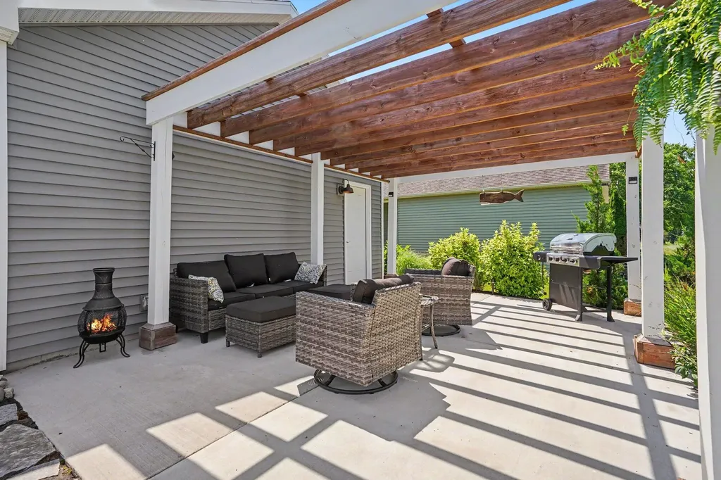 89 Brynwood Avenue Holland Charter Township MI 49423