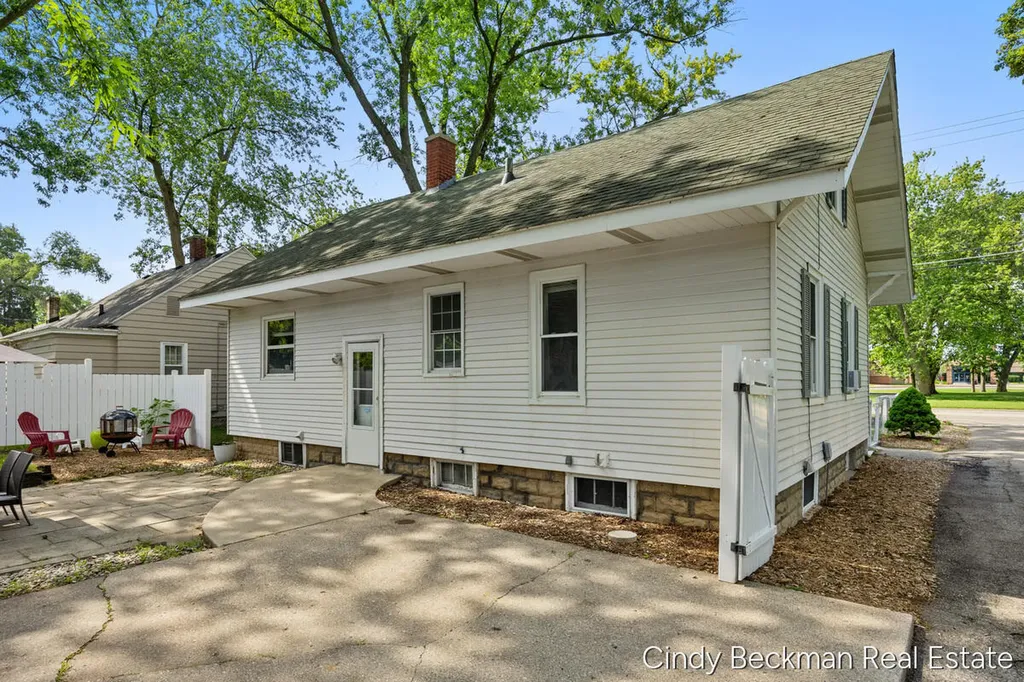 368 E 24th Street Holland City MI 49423