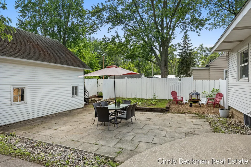 368 E 24th Street Holland City MI 49423