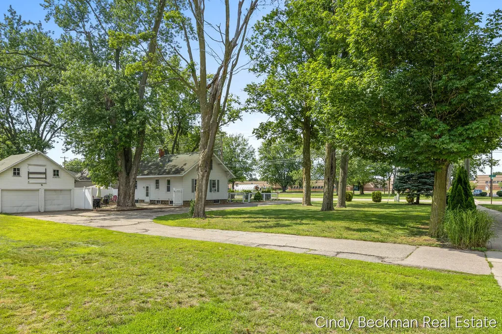 368 E 24th Street Holland City MI 49423