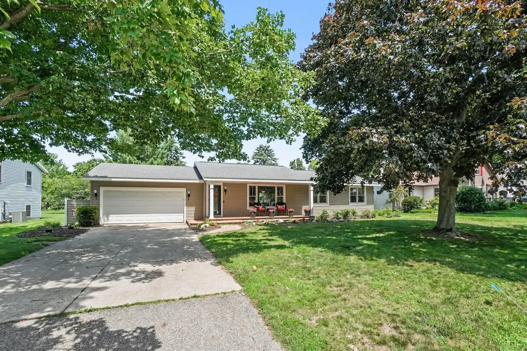 2205 Whispering Dunes Drive Park Township MI 49424