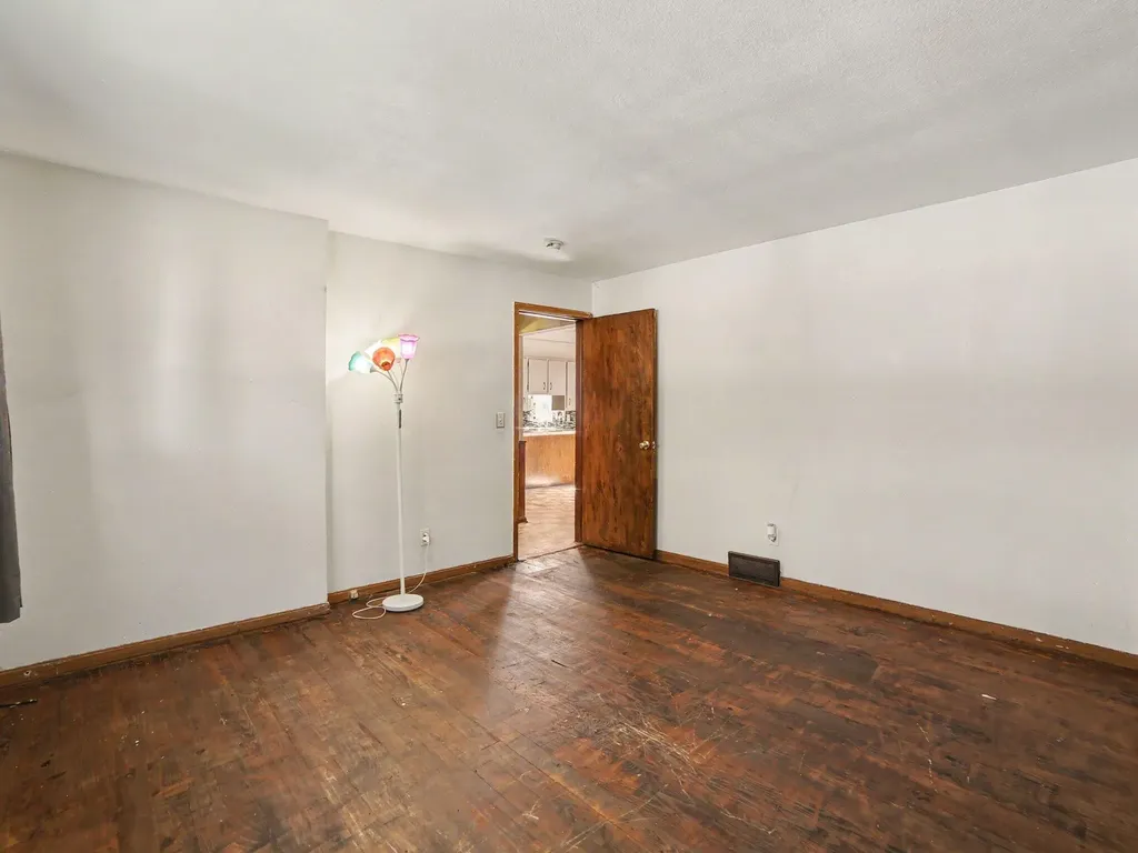 942 Amity Avenue Muskegon City MI 49442
