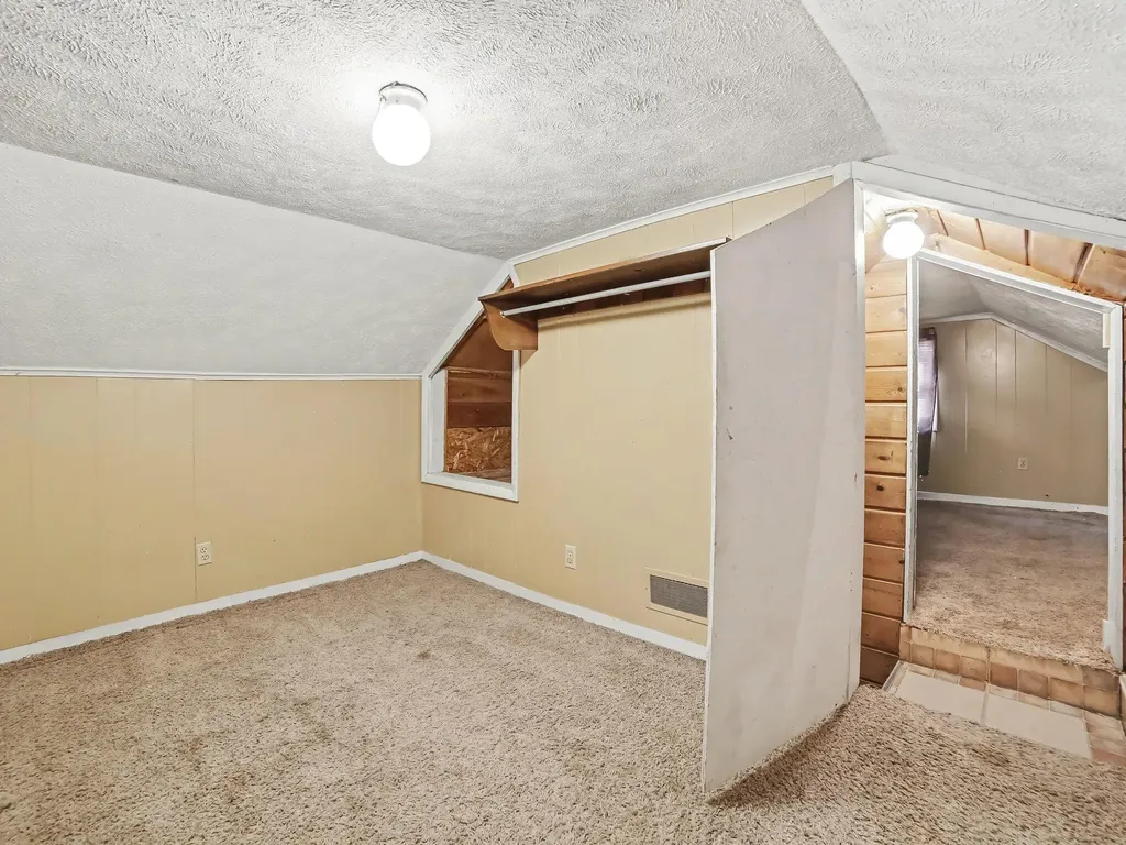 942 Amity Avenue Muskegon City MI 49442