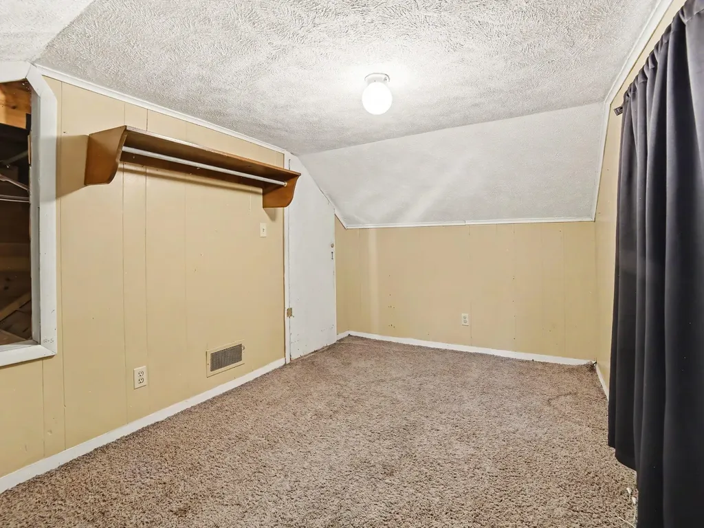 942 Amity Avenue Muskegon City MI 49442