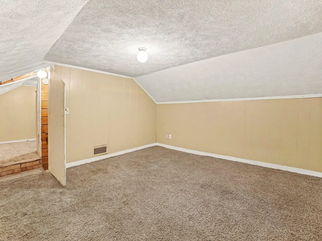 942 Amity Avenue Muskegon City MI 49442