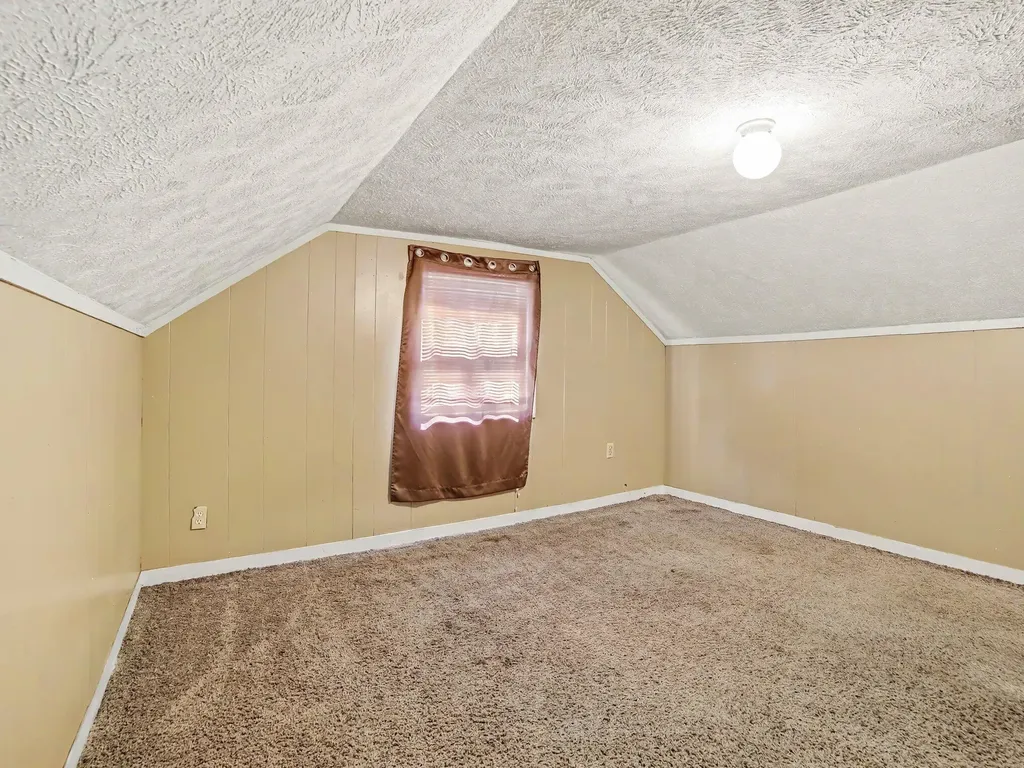 942 Amity Avenue Muskegon City MI 49442