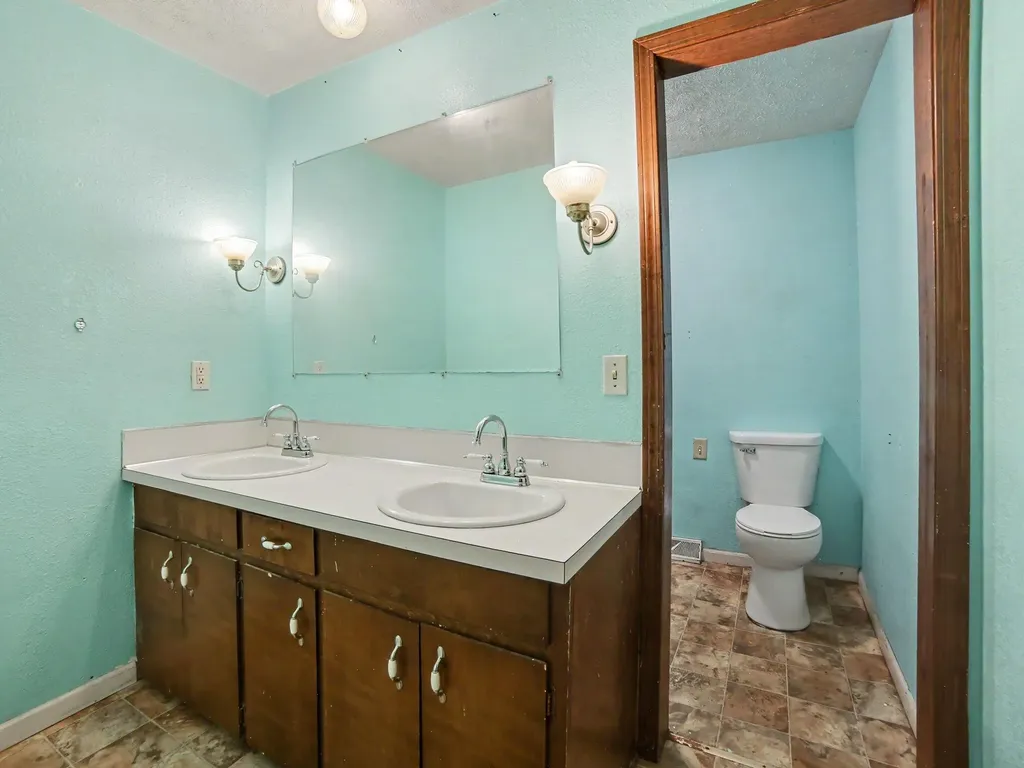 942 Amity Avenue Muskegon City MI 49442
