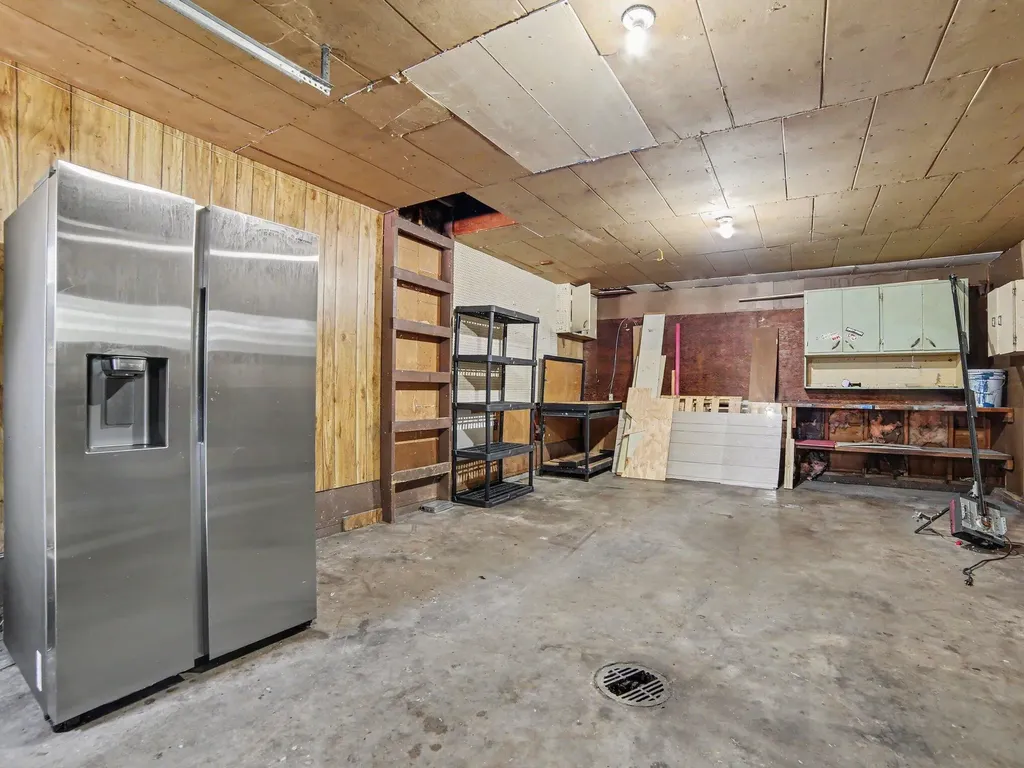 942 Amity Avenue Muskegon City MI 49442