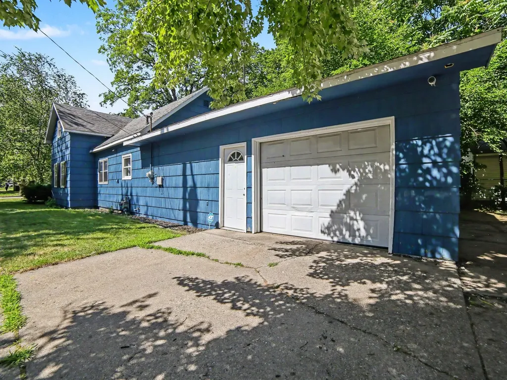 942 Amity Avenue Muskegon City MI 49442