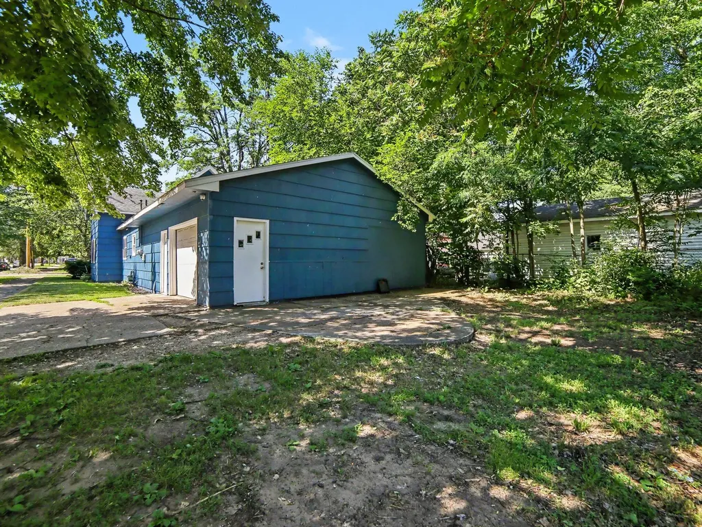 942 Amity Avenue Muskegon City MI 49442