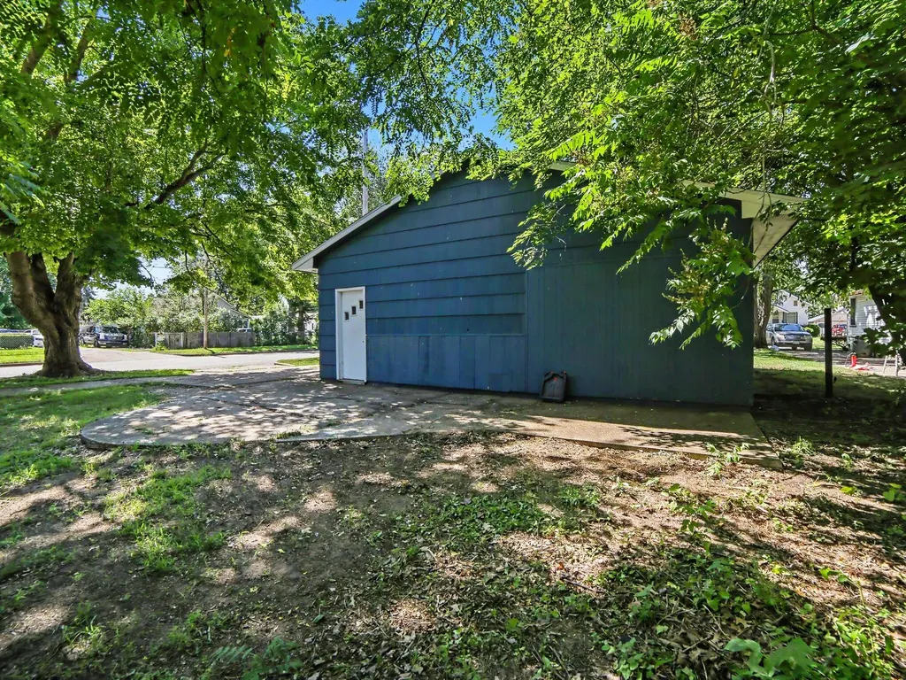 942 Amity Avenue Muskegon City MI 49442