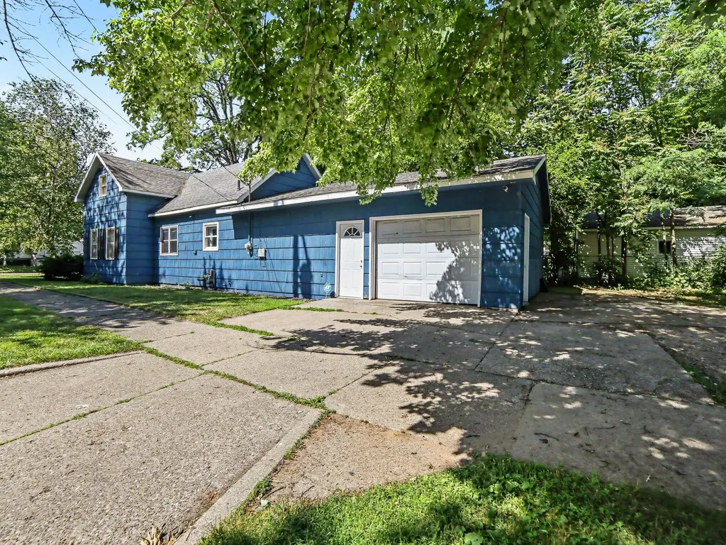 942 Amity Avenue Muskegon City MI 49442