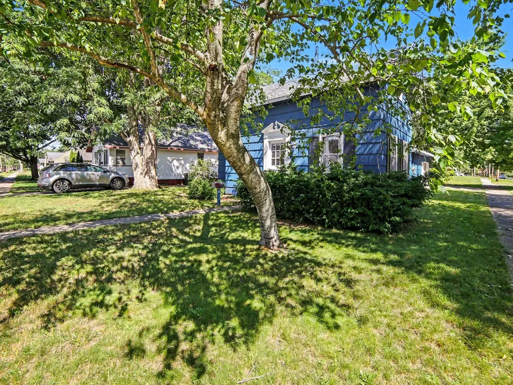 942 Amity Avenue Muskegon City MI 49442