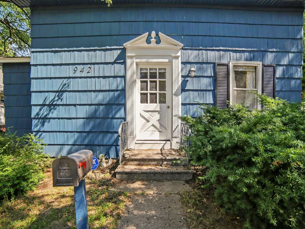 942 Amity Avenue Muskegon City MI 49442