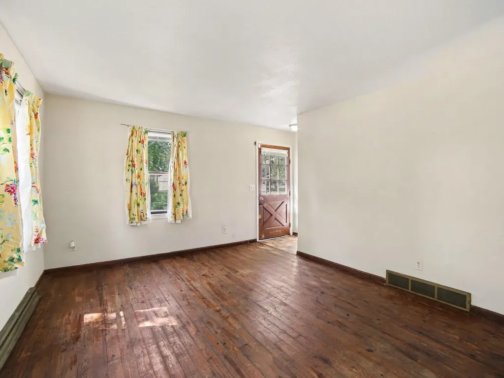 942 Amity Avenue Muskegon City MI 49442
