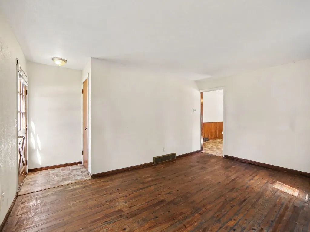 942 Amity Avenue Muskegon City MI 49442