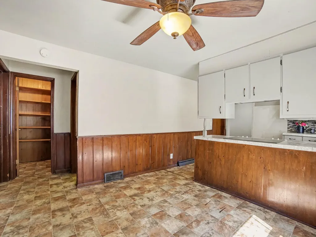 942 Amity Avenue Muskegon City MI 49442