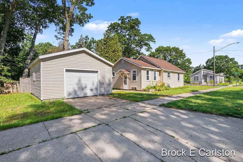 2309 Philo Avenue Muskegon City MI 49441