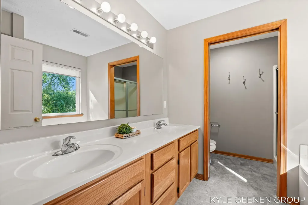 10887 Thornberry Way Holland Charter Township MI 49464