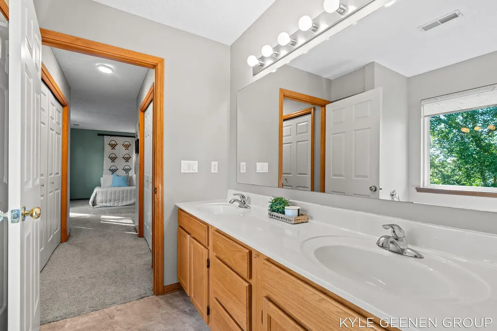 10887 Thornberry Way Holland Charter Township MI 49464